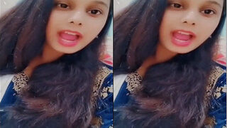 Sexy Desi Girl Shows Her Boobs | Viral MMS Desi