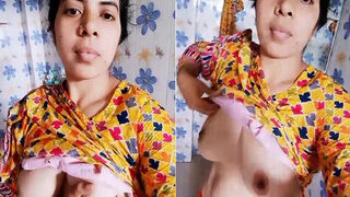 Horny Bhabhi Shows Her Boobs | Viral MMS Desi
