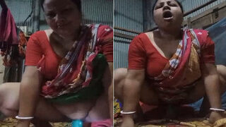 Desi Village Bhabhi Enjoy With Water Bottle | Viral MMS Desi