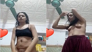 Desi Girl Shows Her Boobs | Viral MMS Desi