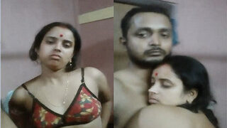 Desi Cpl Romance And Shows Boobs | Viral MMS Desi