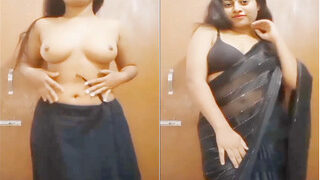 Hot Desi Girl Shows Her Boobs | Viral MMS Desi