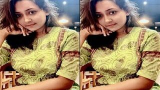 Desi Girl Shows Her Nude Body | Viral MMS Desi