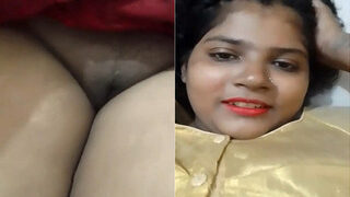 Hot Desi Bhabhi Shows Pussy | Viral MMS Desi
