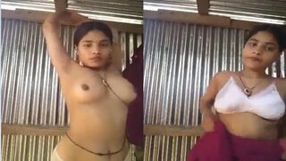 Desi Girl Shows Her Boobs | Viral MMS Desi