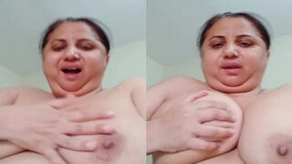 Horny Aunty Shows Big Boobs And Pussy | Viral MMS Desi