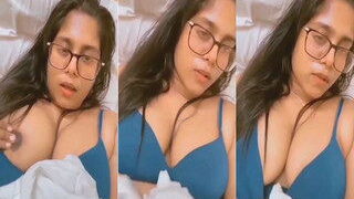 Desi Girl Shows Boob | Viral MMS Desi