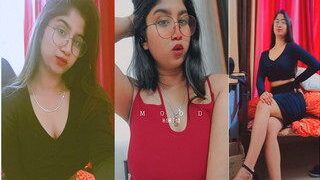 Sexy Desi Girl Shows Boobs | Viral MMS Desi