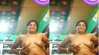 Sexy Desi Bhabhi Shows Boobs | Viral MMS Desi