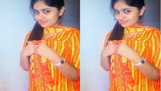 Horny Desi Girl Shows Boobs | Viral MMS Desi