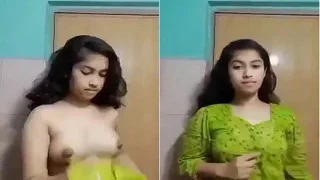 Desi Girl Shows Her Boobs | Viral MMS Desi