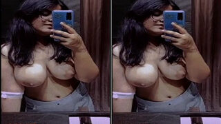 Sexy Desi Girl Shows Boobs | Viral MMS Desi