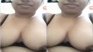 Sexy Desi Girl Shows Her Big Boobs | Viral MMS Desi