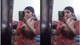 Sexy Desi Girl Shows Her Boobs | Viral MMS Desi