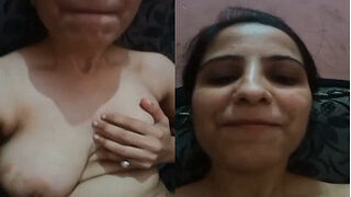 Sexy Desi Girl Pussy Licking | Viral MMS Desi