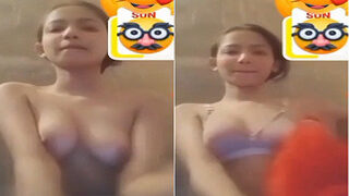 Sexy Desi Girl Shows Boobs | Viral MMS Desi