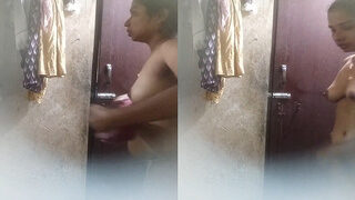 Sexy Desi Bhabhi Bathing | Viral MMS Desi