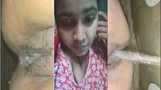 Horny Desi Girl Pissing | Viral MMS Desi