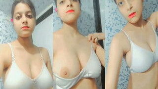 Sexy Desi Girl Shows Her Boobs | Viral MMS Desi