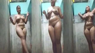 Sexy Desi Girl Bathing | Viral MMS Desi