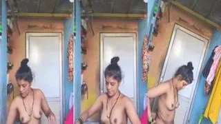 Sexy Desi Aunty Bathing Capture | Viral MMS Desi