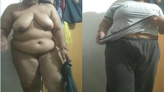 Desi Bhabhi Strip Cloths And Shows Nude Body | Viral MMS Desi