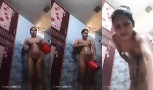 Desi Vlg Girl Shows And Bathing | Viral MMS Desi