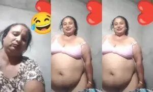 Desi Aunty Shows Pussy | Viral MMS Desi